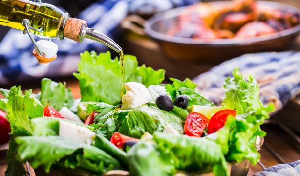 Este es el alimento que recomienda la AESAN para los mayores de 60 años