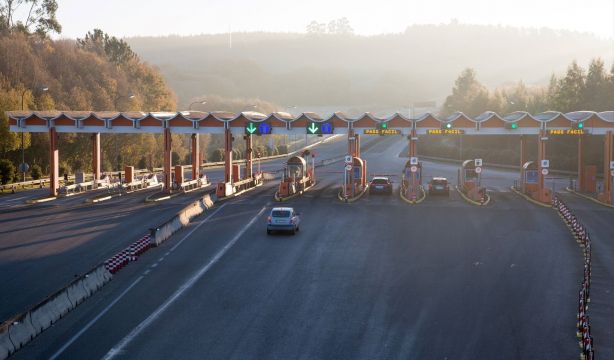 ¿Usas el móvil para pagar el peaje? Cuidado, te puede costar una multa de 200 euros