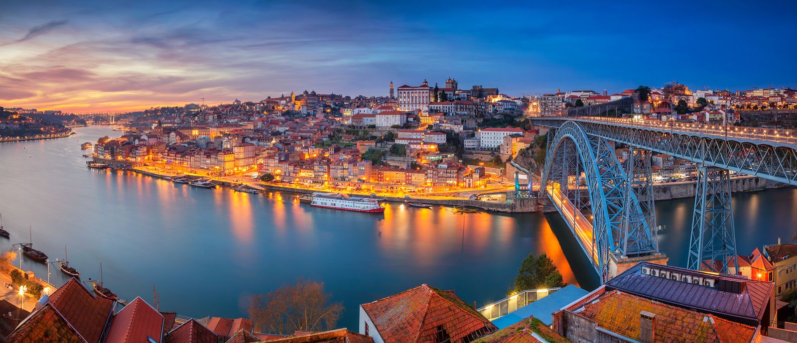 10 destinos de vacaciones a menos de 2 horas de vuelo. Oporto