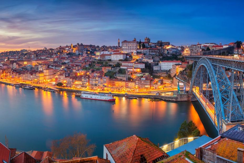 10 destinos de vacaciones a menos de 2 horas de vuelo. Oporto 10 destinos de vacaciones a menos de 2 horas de vuelo. Oporto