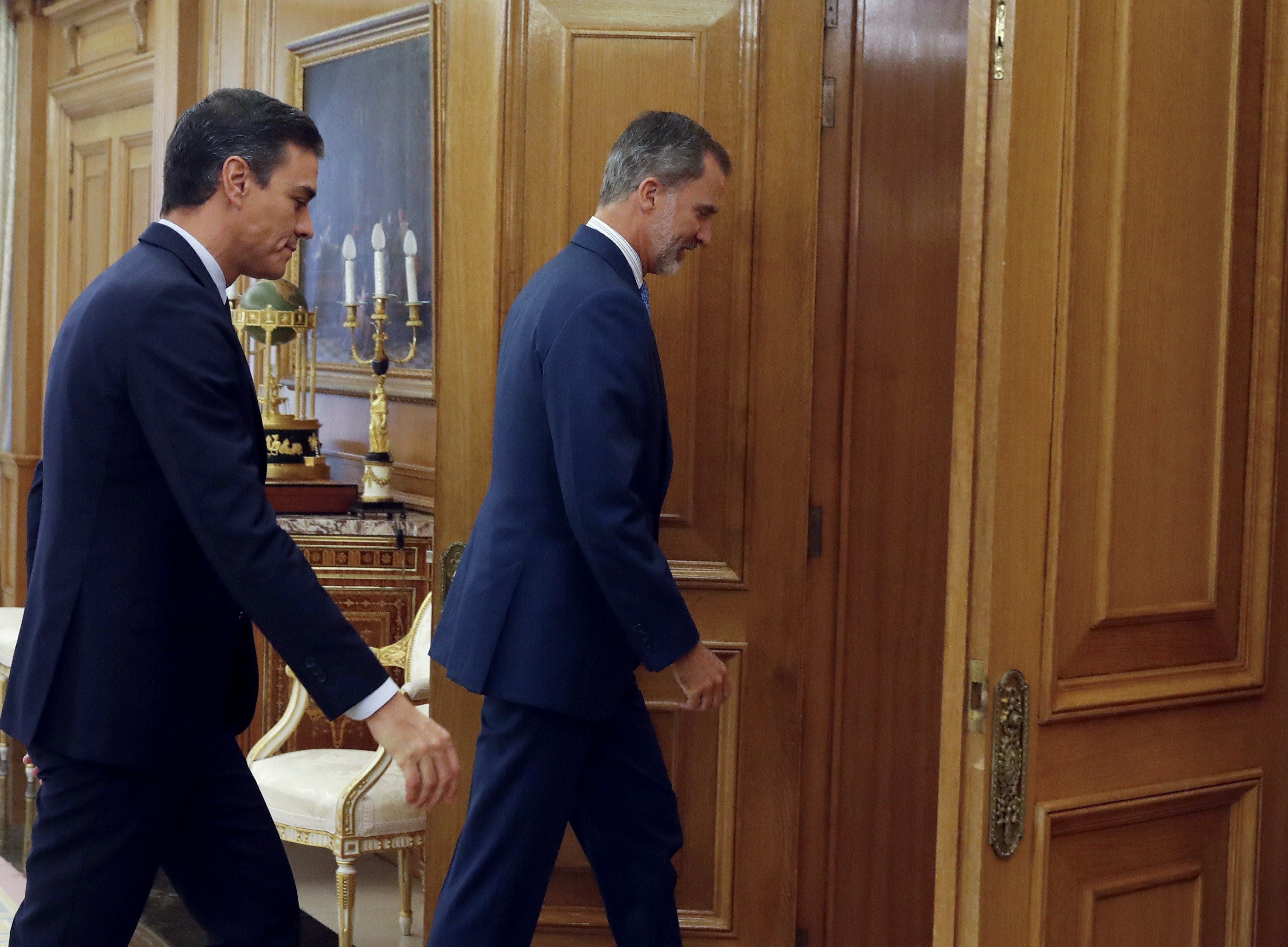 El presidente del Gobierno en funciones Pedro Sánchez a su llegada al Palacio de la Zarzuela donde es recibido en audiencia por el rey Felipe VI durante la segunda jornada de la ronda de consultas de cara a la posible