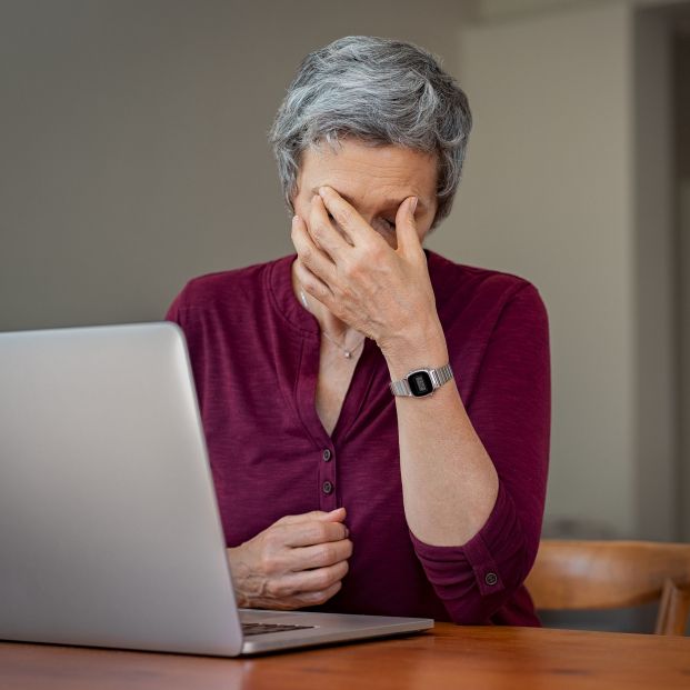 Mujer con dolor crónico. Fuente: Bigstock