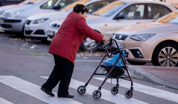 Pensión mínima en 2025: este es el límite de ingresos para poder cobrarla
