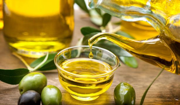 El precio del aceite de oliva virgen extra sigue bajando y ya ronda los 4,2 euros/litro