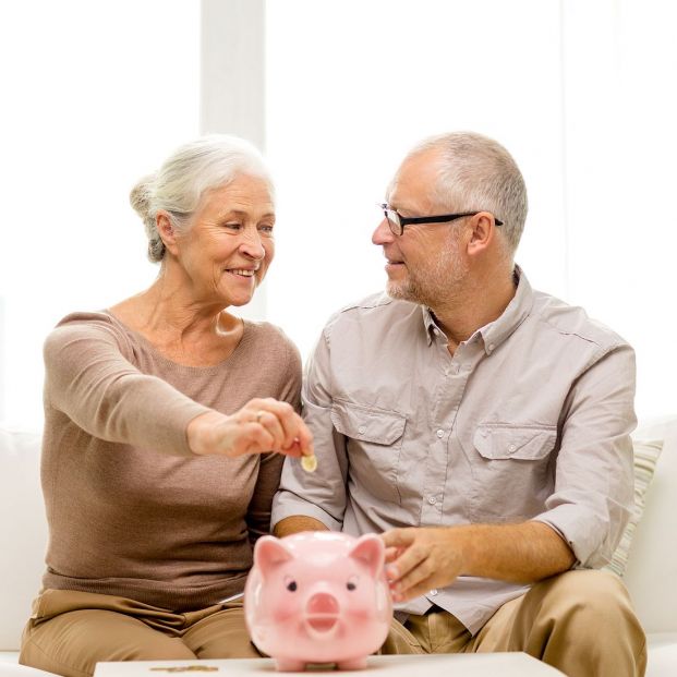 Los ciudadanos de entre 65 y 74 años son los que más han elevado su ahorro frente al 2019 (Bigstock) Los ciudadanos de entre 65 y 74 años son los que más han elevado su ahorro frente al 2019 (Bigstock)