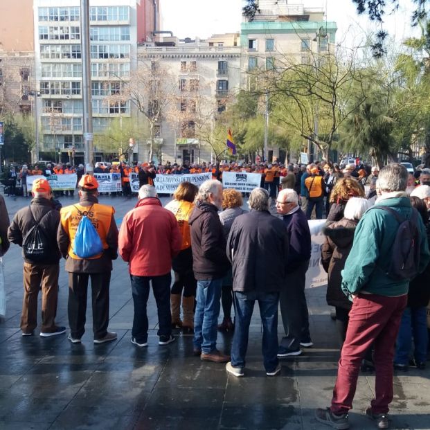 Concentración en Barcelona de los miembros de la Coordinadora Estatal por el Sistema Público de Pensiones. Concentración en Barcelona de los miembros de la Coordinadora Estatal por el Sistema Público de Pensiones.