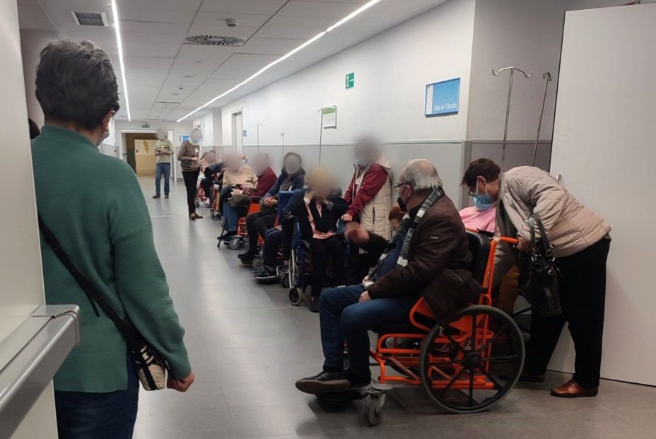 Hasta 6 días en Urgencias esperando para una cama: los mayores, los más perjudicados por el colapso (Fuente: Cuenta de 'X' de @Mats12oct) Hasta 6 días en Urgencias esperando para una cama: los mayores, los más perjudicados por el colapso (Fuente: Cuenta de 'X' de @Mats12oct)