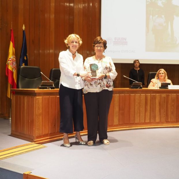 Ángela Machado,recibe el VI Premio Eulen-Senda de liderazgo de mayores