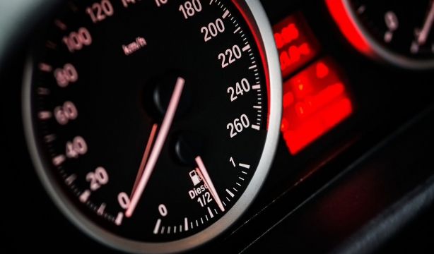 La DGT explica cómo podemos saber si el cuentakilómetros del coche ha sido manipulado