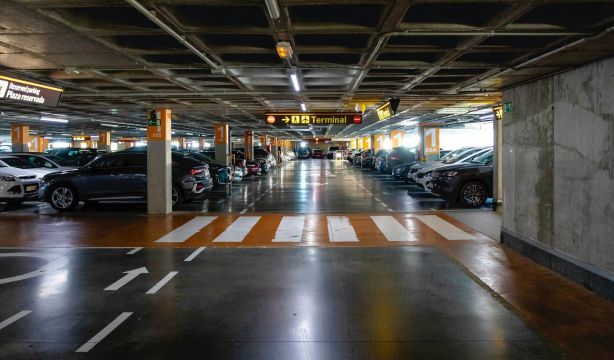 Estos son los dos aeropuertos de España más caros para aparcar