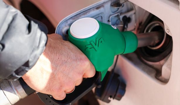 El precio de los carburantes suma su tercera semana de alzas y escala a nuevos máximos desde agosto
