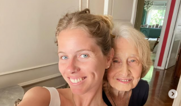 Ternura, generosidad y ganas de comerse el mundo: así es Mabel, la influencer de 92 años