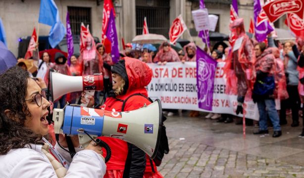 Almeida promete a las trabajadoras de Ayuda a Domicilio "valorarlas como merecen"