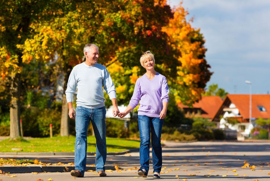 Este es el tiempo que debe caminar una persona mayor para mantener una buena salud Este es el tiempo que debe caminar una persona mayor para mantener una buena salud
