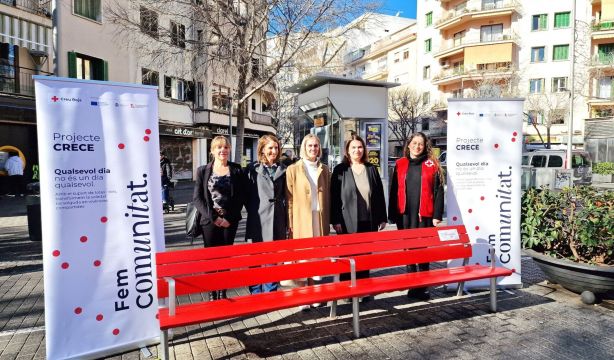 'Bancos para compartir', la iniciativa para combatir la soledad no deseada en Mallorca (Cruz Roja)