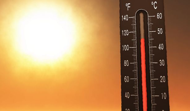 termómetro con altas temperaturas 