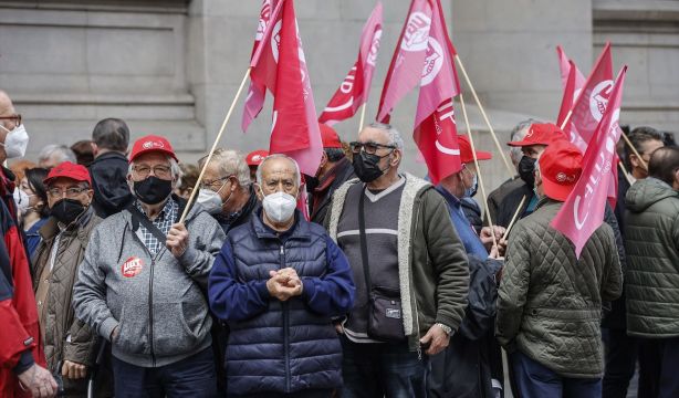 Los sindicatos convocan movilizaciones contra la derogación de la subida de las pensiones