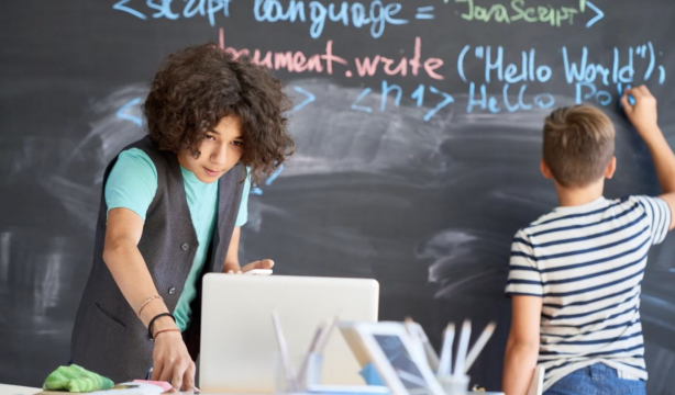 IGNITE impactó en 2024 a más de 30.000 estudiantes y docentes