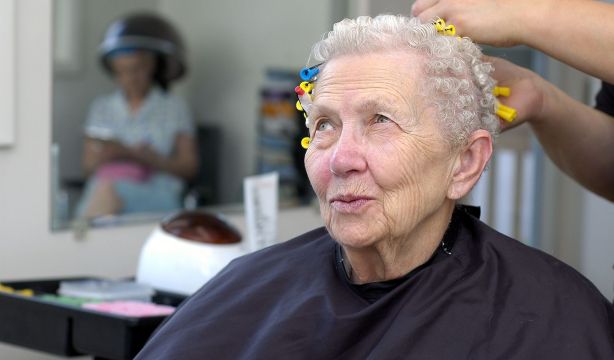 Tarjeta para mayores en Galicia: cómo obtenerla y qué descuentos ofrece