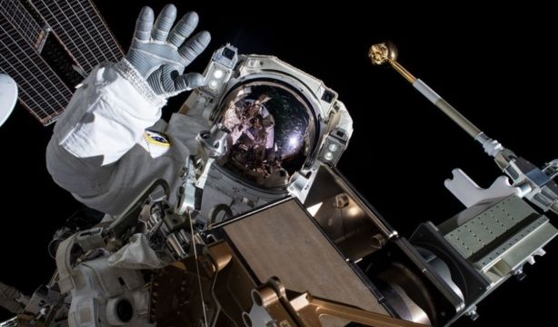 ¿Qué pasa con los ojos de los humanos en el espacio?