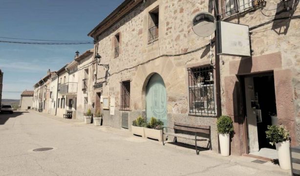 Un pueblo de Guadalajara ofrece casa gratis por gestionar el bar