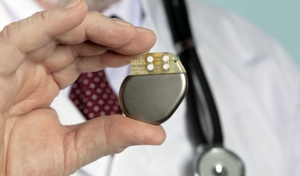 ¿Se puede conducir si tienes un marcapasos?