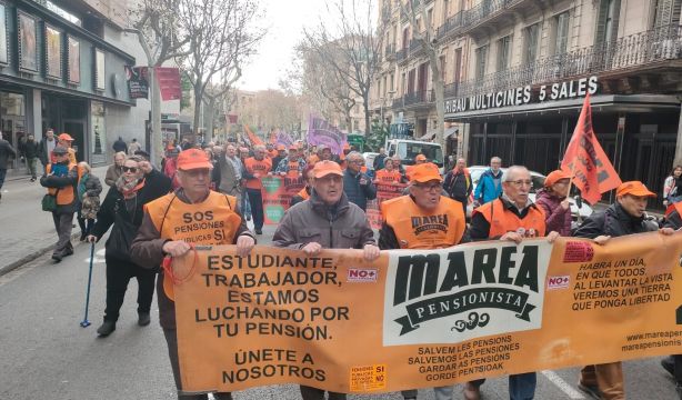 Pensionistas se manifiestan en Barcelona por la revalorización de las pensiones en febrero