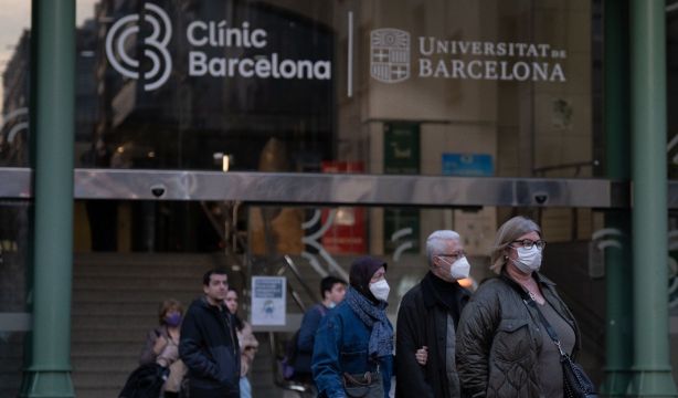 Repunte de casos de gripe: la epidemia no termina de tocar techo en Cataluña y Madrid