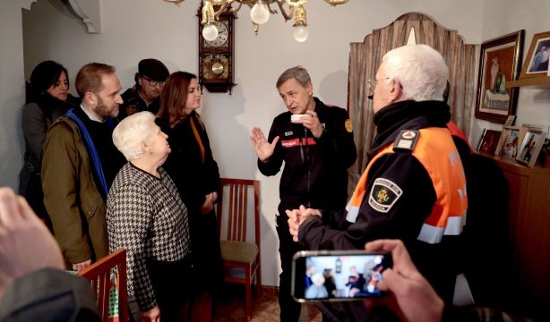 Los bomberos de Valencia instalarán 300 detectores de humo en hogares de mayores vulnerables