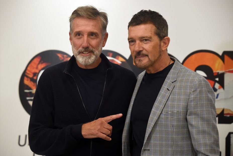 EuropaPress 4788490 antonio banderas emilio aragon mano godspell nuevo musical noviembre 2022 EuropaPress 4788490 antonio banderas emilio aragon mano godspell nuevo musical noviembre 2022