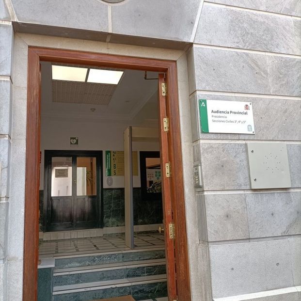 Subía a TikTok vídeos "humillantes" del hombre mayor al que cuidaba: piden 15 años de cárcel Subía a TikTok vídeos "humillantes" del hombre mayor al que cuidaba: piden 15 años de cárcel