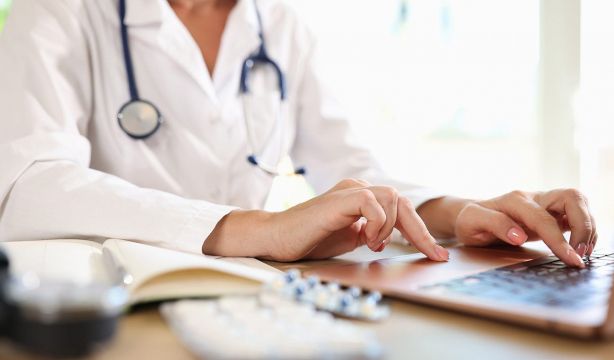 ¿DKV fuera de Muface? Los mutualistas mayores de 75 años no podrían contratar su seguro de salud. Foto: bigstock