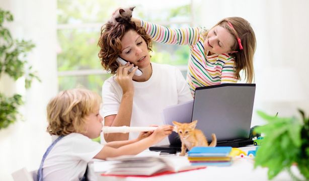 Pensiones y maternidad: el impacto de las lagunas de cotización en las mujeres