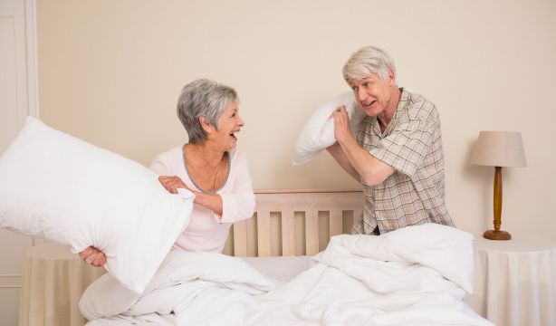 Compartir emociones positivas en pareja beneficia a la salud de los mayores