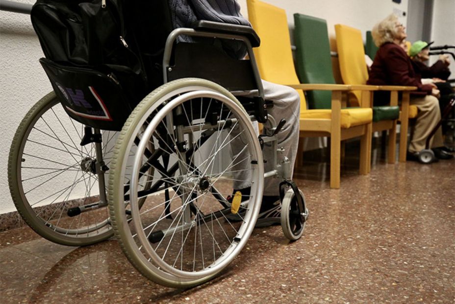 La precariedad laboral en el sector de los cuidados sigue siendo la norma: "Es insostenible" La precariedad laboral en el sector de los cuidados sigue siendo la norma: "Es insostenible"