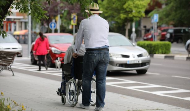 Prestación de cuidados en el entorno familiar: qué es y cómo se solicita