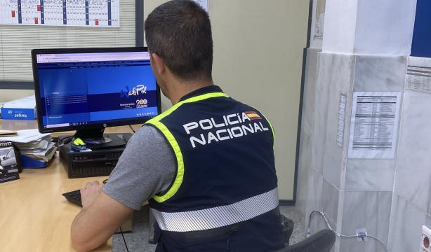 Sigue estos consejos de la Policía para protegerte de estafas en Internet