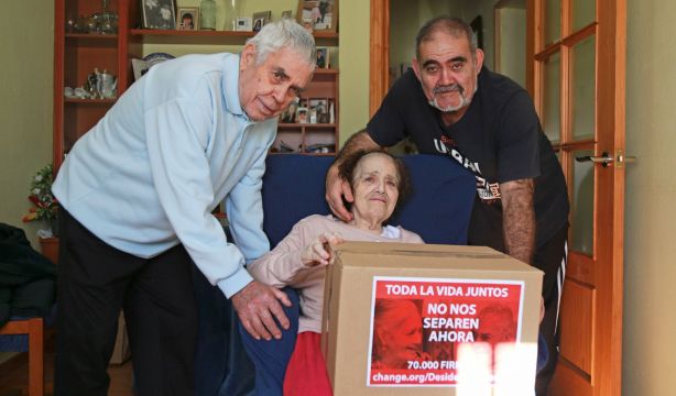 85.000 firmas para que concedan a sus padres con alzhéimer la misma residencia (Change.org)