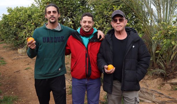 De la adversidad a la innovación: vende naranjas online para salvar su finca afectada por la DANA