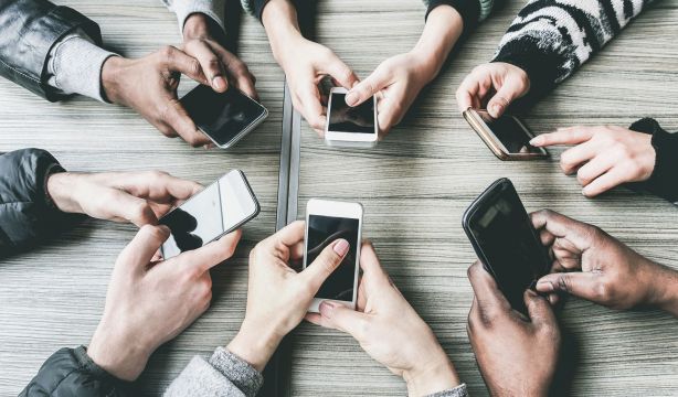 Netflix lanza 'Estado Eléctrico': una aventura retro con Millie Bobby Brown y Chris Pratt