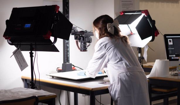 Utilizan inteligencia artificial para recuperar 80.000 fotos dañadas por culpa de la DANA