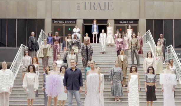 Modelos sénior desfilan contra el edadismo: "Una mujer es guapa a cualquier edad" (Duyos)