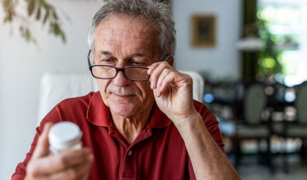 Sanidad asegura que mantendrá los prospectos de medicamentos en papel "el tiempo necesario"