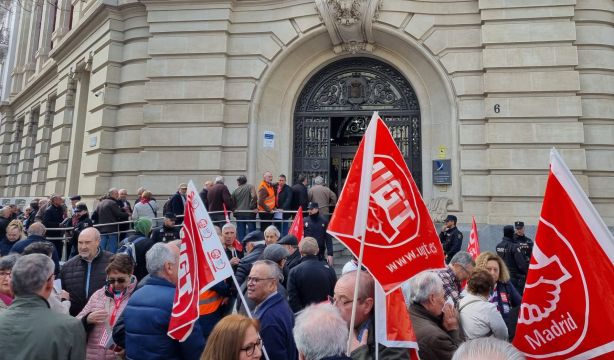 Los pensionistas mutualistas salen a la calle en toda España para reclamar la devolución del IRPF