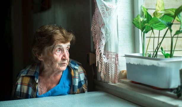 Tres problemas graves de salud que causa la soledad no deseada
