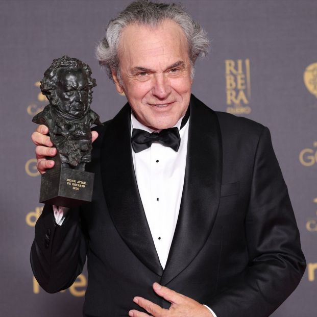 El actor José Coronado posa tras recibir el Goya a Mejor Actor de Reparto por 'Cerrar los ojos' (2024). Fuente: Raúl Terrel / Europa Press
