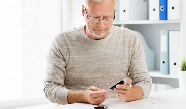 Alertan del fraude de un supuesto "glucómetro sin pinchazo" para los diabéticos