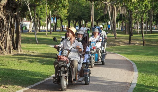 Los trenes de plata: China lanza sus propios viajes del Imserso