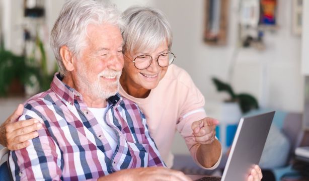 Salamanca presenta una nueva edición de sus Talleres Abiertos Mensuales y Temáticos para mayores (Bigstock)