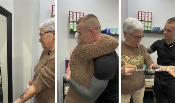 VÍDEO: Una mujer mayor se tatúa por primera vez para llevar siempre con ella a su marido fallecido